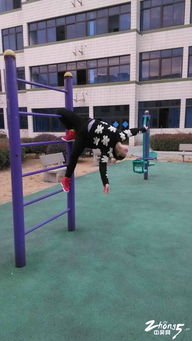 神一樣的女子 小區健身器材的創意玩法